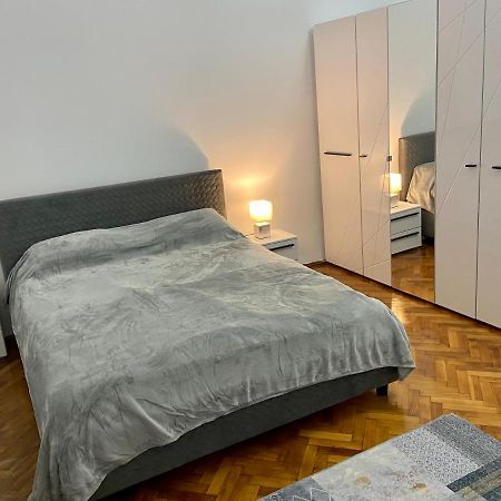Ferienwohnung Apartament Super Central Cu Parcare Privata Arad Exterior foto