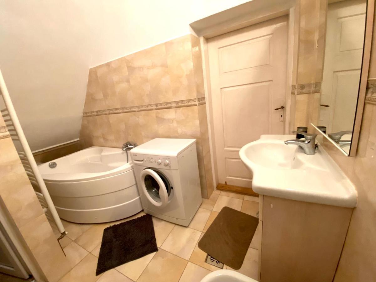 Ferienwohnung Apartament Super Central Cu Parcare Privata Arad Exterior foto