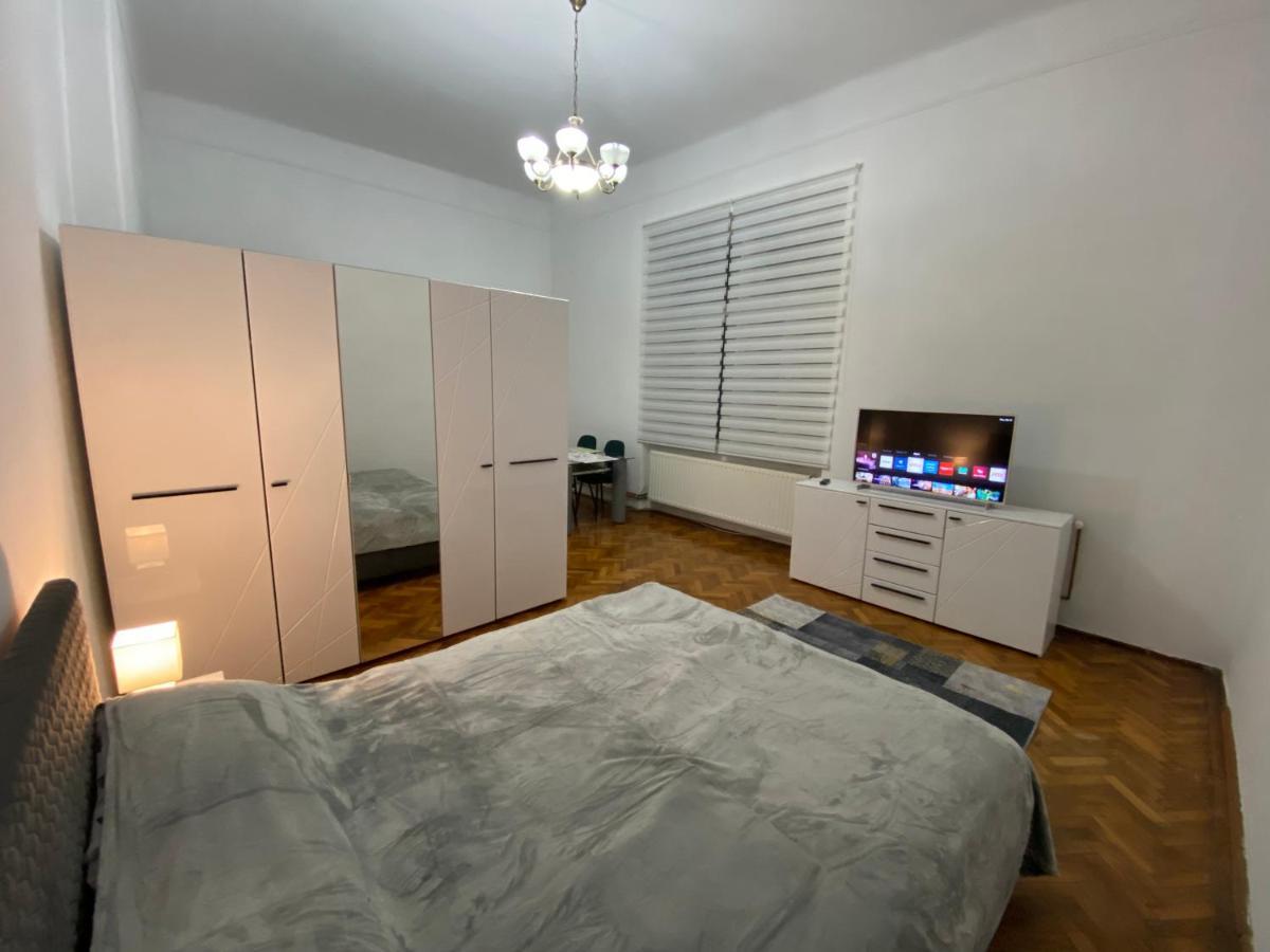 Ferienwohnung Apartament Super Central Cu Parcare Privata Arad Exterior foto
