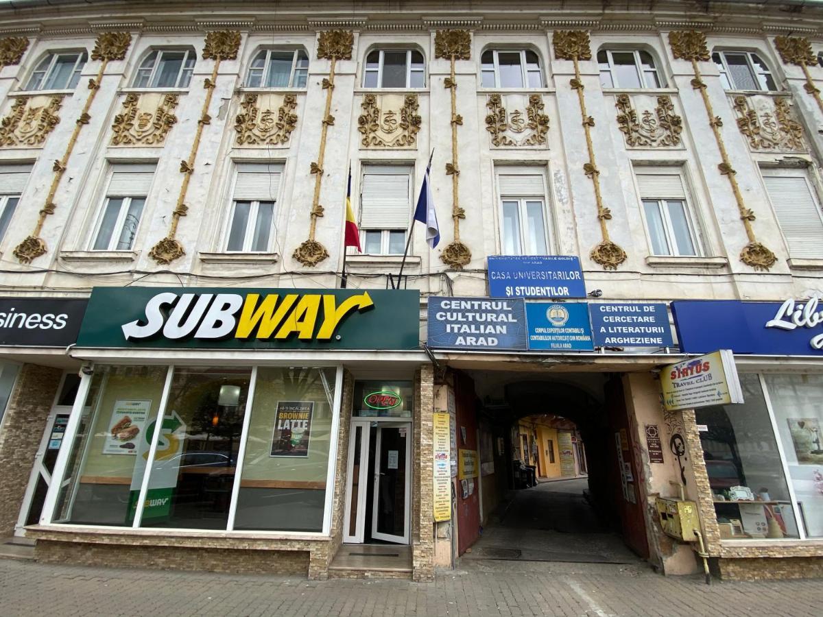 Ferienwohnung Apartament Super Central Cu Parcare Privata Arad Exterior foto